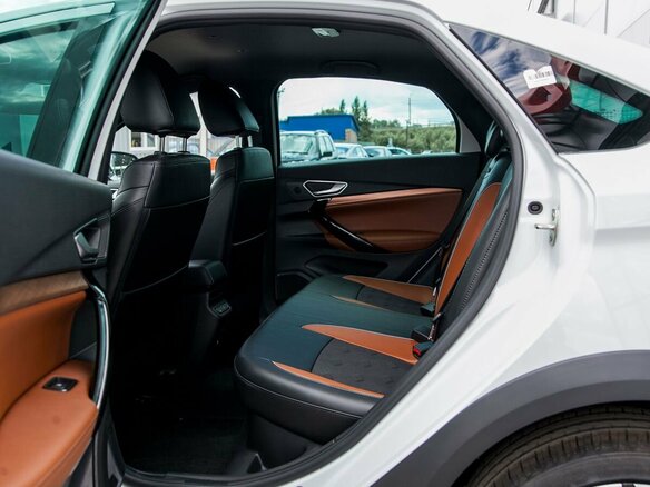 2026 Lada (ВАЗ) Vesta Cross I Рестайлинг (NG), белый - вид 13