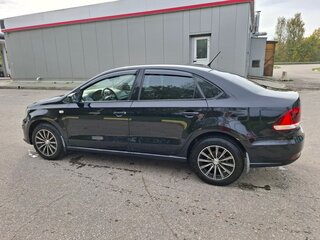 2016 Volkswagen Polo V Рестайлинг, чёрный, 750000 рублей, вид 3