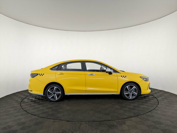 2024 BAIC U5 Plus, жёлтый, 820000 рублей - вид 3