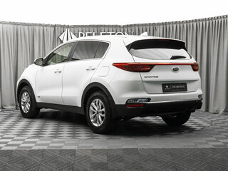 2018 Kia Sportage IV Рестайлинг, белый, 1650000 рублей, вид 4