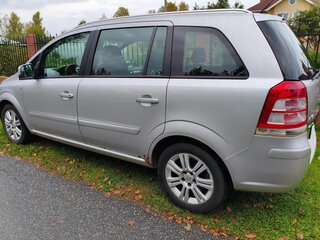 2012 Opel Zafira B Рестайлинг, серебристый, 730000 рублей, вид 4