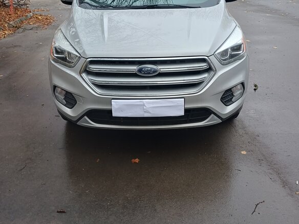2017 Ford Kuga II Рестайлинг, серебристый, 1800000 рублей - вид 2