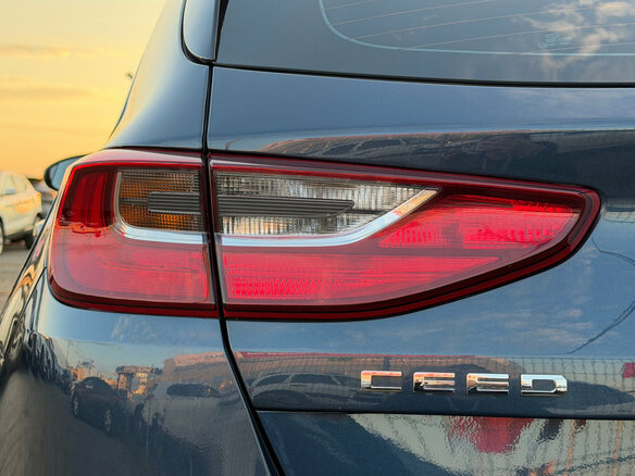 2018 Kia Ceed III, синий, 1450000 рублей - вид 17