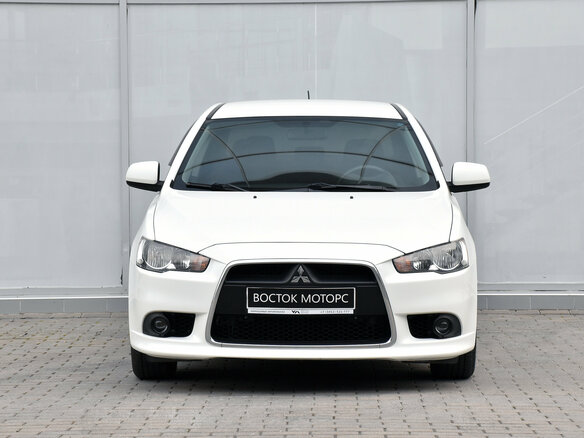2011 Mitsubishi Lancer X Рестайлинг, белый - вид 4