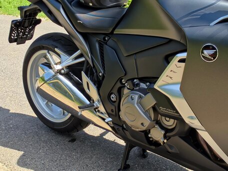 2017 Honda VFR 1200, серебристый, 1300000 рублей, вид 5