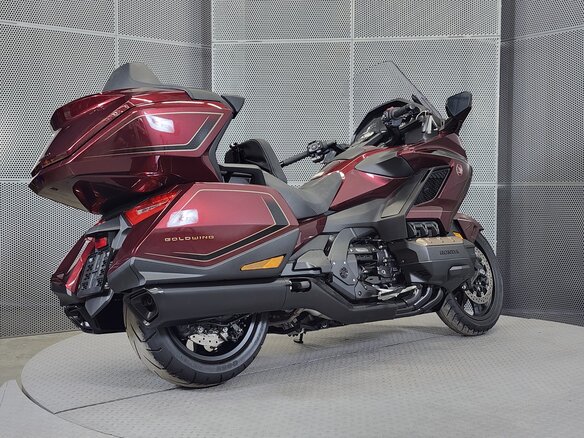 2025 Honda GL 1800 Gold Wing, красный, 3649000 рублей - вид 7