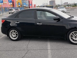 2011 Kia Cerato 6-speed II, чёрный, 600000 рублей, вид 3