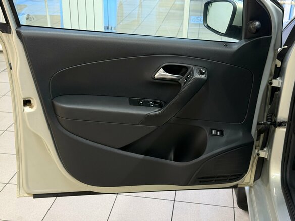 2012 Volkswagen Polo V, серебристый, 780000 рублей - вид 13