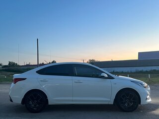 2017 Hyundai Solaris II, белый, 1150000 рублей, вид 2