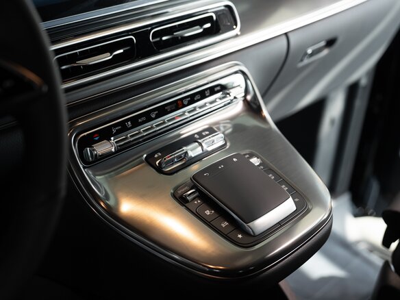 2026 Mercedes-Benz V-Класс Extra Long 300 d экстра длинный III (W447) Рестайлинг 2, чёрный, 14500000 рублей - вид 18