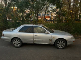 1993 Toyota Camry III (XV10), серебристый, 195000 рублей, вид 2