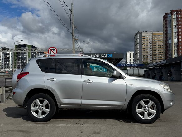 2006 Toyota RAV4 III (XA30), серебристый - вид 3