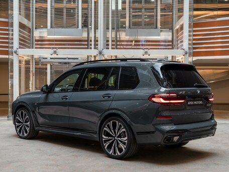 2026 BMW X7 40i I (G07) Рестайлинг, серый, 17890000 рублей, вид 4