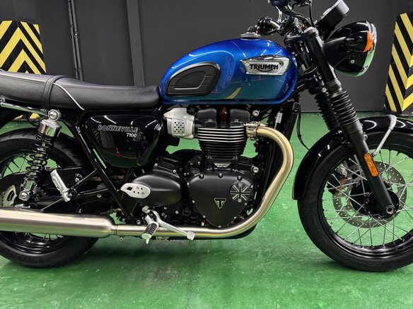2023 Triumph Bonneville T100, синий, 1075000 рублей - вид 9