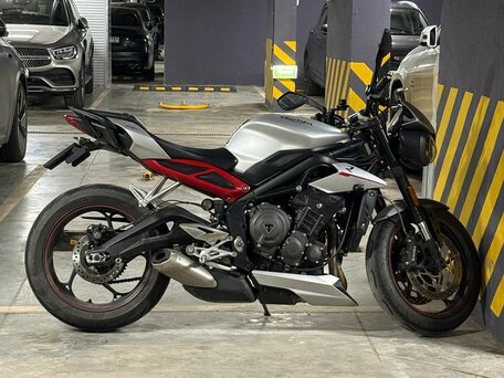 2018 Triumph Street Triple, серебристый, 850000 рублей, вид 1