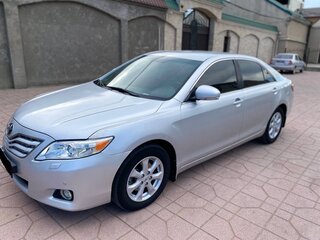 2011 Toyota Camry VI (XV40) Рестайлинг, серебристый, 1000000 рублей, вид 3