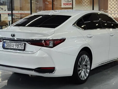 2024 Lexus ES 200 VII Рестайлинг, белый, 3235000 рублей, вид 2
