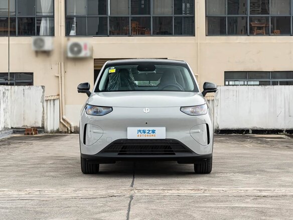 2026 Leapmotor A10 53 kWh, серебристый, 2199000 рублей - вид 3