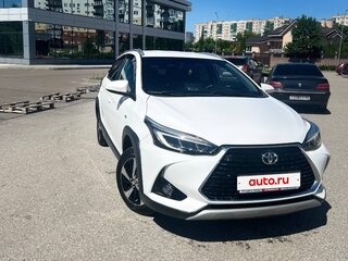 2021 Toyota Yaris L X XP150 Рестайлинг, белый, 1750000 рублей, вид 4