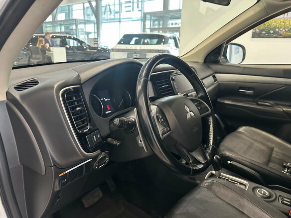 2014 Mitsubishi Outlander III Рестайлинг, белый, 1570000 рублей - вид 22