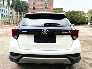 2022 Toyota Yaris L X XP150 Рестайлинг, белый, 1600000 рублей, вид 2