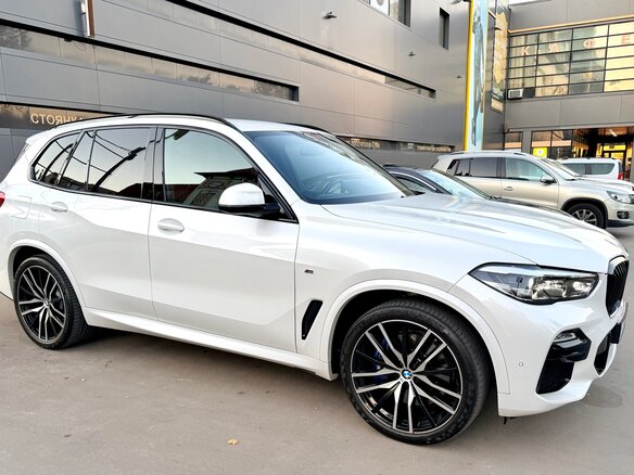 2019 BMW X5 40i IV (G05/G18), белый, 6999000 рублей - вид 17