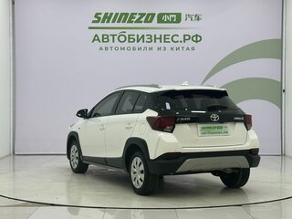 2021 Toyota Yaris L XP150 Рестайлинг, белый, 1300000 рублей, вид 5