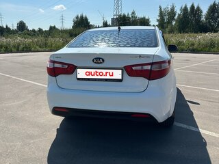 2014 Kia Rio 6-speed III, белый, 750000 рублей, вид 3