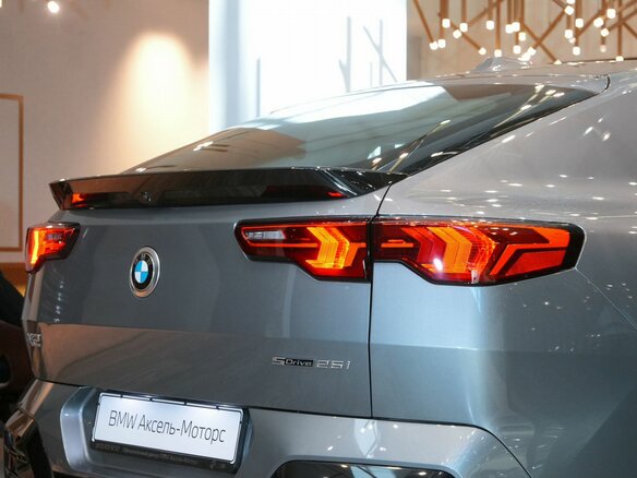 2024 BMW X2 sDrive25i II (U10), серый, 5200000 рублей - вид 4