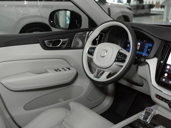 2026 Volvo XC60 II Рестайлинг 2, серый - вид 11