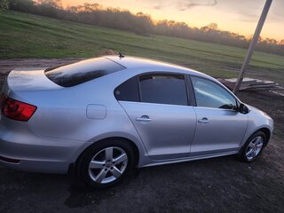 2013 Volkswagen Jetta VI, серебристый, 1050000 рублей, вид 2