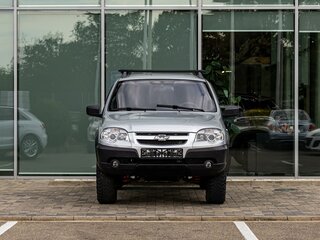 2012 Chevrolet Niva I Рестайлинг, серебристый, 655000 рублей, вид 2