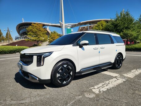 2024 Kia Carnival IV Рестайлинг, белый, 4880000 рублей, вид 1