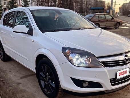 2012 Opel Astra H Рестайлинг, белый, 749000 рублей, вид 1