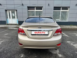 2013 Hyundai Solaris I, бежевый, 550000 рублей, вид 4