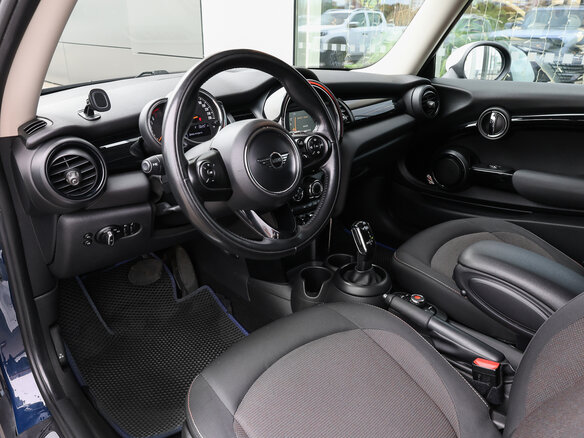 2018 Mini Hatch Cooper III (F55/F56) Рестайлинг, синий, 1898000 рублей - вид 15