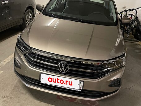 2022 Volkswagen Polo VI, бежевый, 1650000 рублей, вид 1