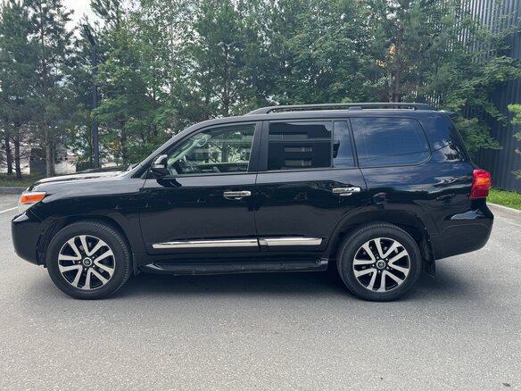 2012 Toyota Land Cruiser 200 Series Рестайлинг 1, чёрный, 3900000 рублей - вид 3