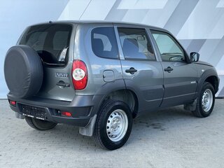 2017 Chevrolet Niva I Рестайлинг, серый, 795000 рублей, вид 5