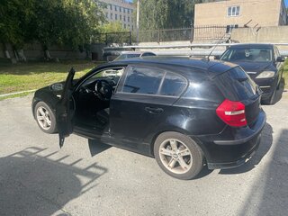 2008 BMW 1 серии 116i I (E81/E82/E87/E88) Рестайлинг, чёрный, 700000 рублей, вид 3