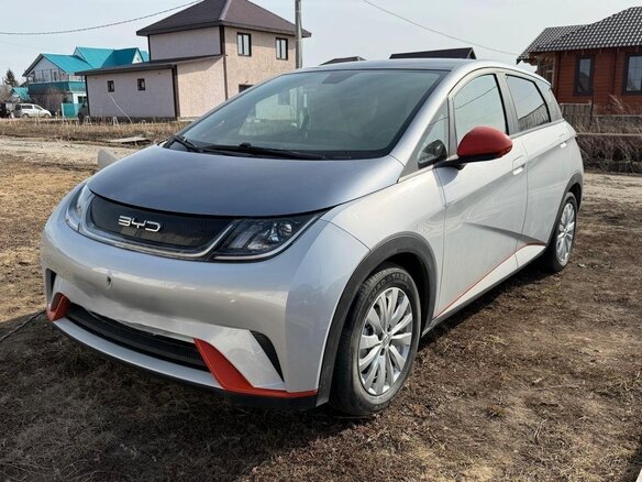 2025 BYD Dolphin 44.9 kWh I, серебристый, 1675000 рублей - вид 2