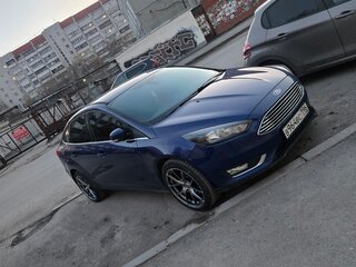 2015 Ford Focus III Рестайлинг, синий, 1400000 рублей, вид 3