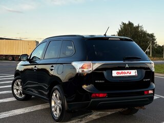 2013 Mitsubishi Outlander III, чёрный, 1700000 рублей, вид 4