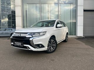 2022 Mitsubishi Outlander III Рестайлинг 3, белый, 2350000 рублей, вид 2