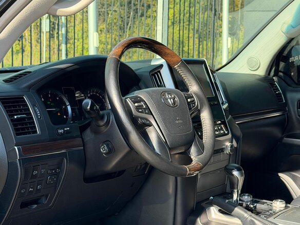 2015 Toyota Land Cruiser 200 Series Рестайлинг 2, чёрный, 4599000 рублей - вид 7