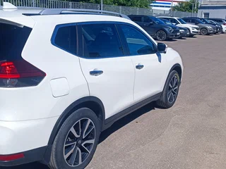 2021 Nissan X-Trail III Рестайлинг, белый, 2250000 рублей, вид 4