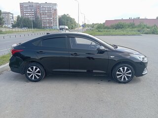 2017 Hyundai Solaris II, чёрный, 1025000 рублей, вид 4