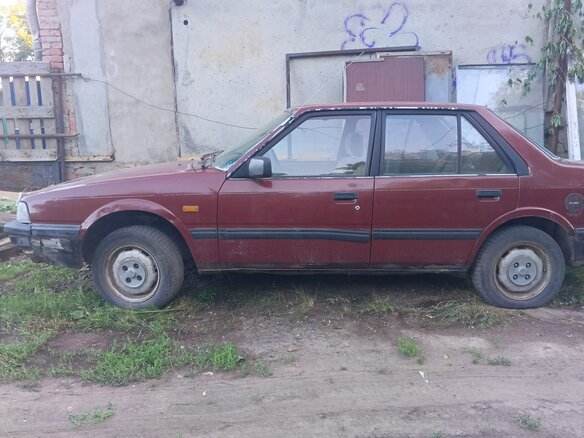 1985 Mazda 626 II (GC), пурпурный, 70000 рублей - вид 7