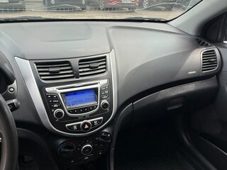 2013 Hyundai Solaris I, чёрный, 800000 рублей, вид 5
