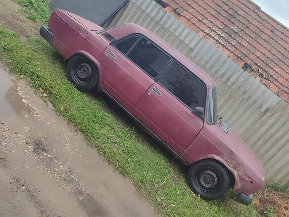 2002 Lada (ВАЗ) 2107, пурпурный, 65000 рублей